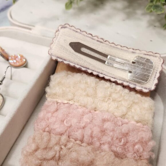 Earring and Hair Clip Bundle - Picture 8 of 8